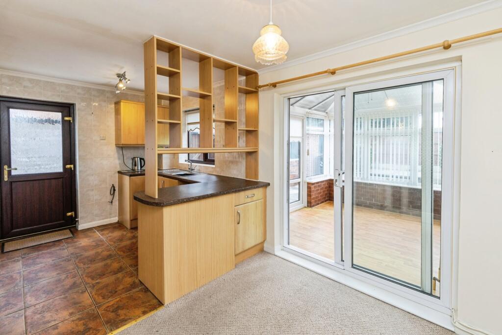 House in Llandudno, Llay - View 4