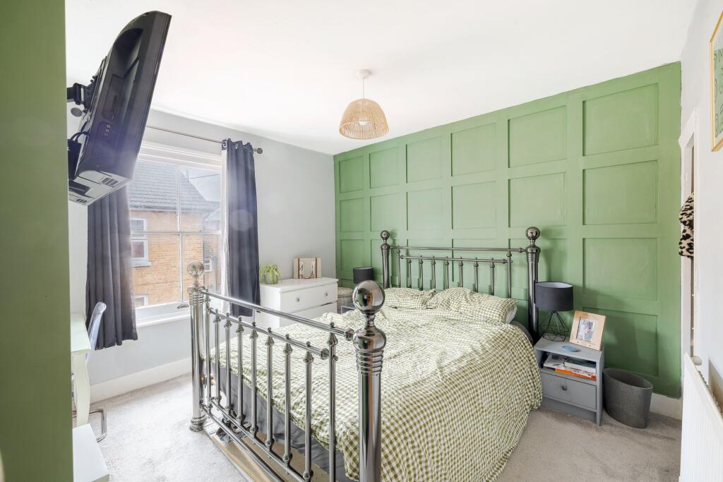 House in Crawley, Southgate - View 5