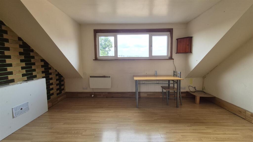 Apartment in Luton - View 3