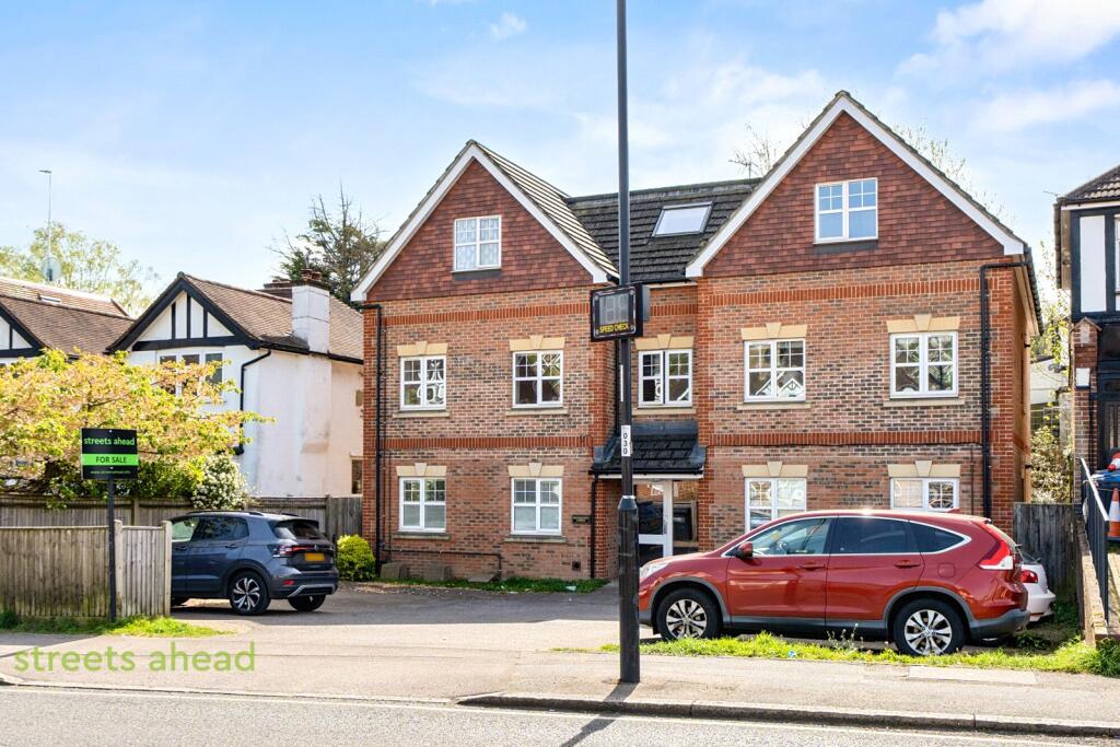 2-bed flat on Chipstead Valley Road, Coulsdon, CR5, £325,000