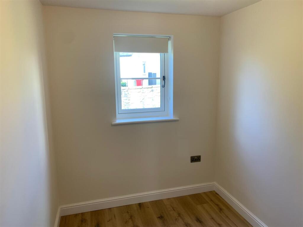 Additional image 15 of Warren Fold, Hurst Green