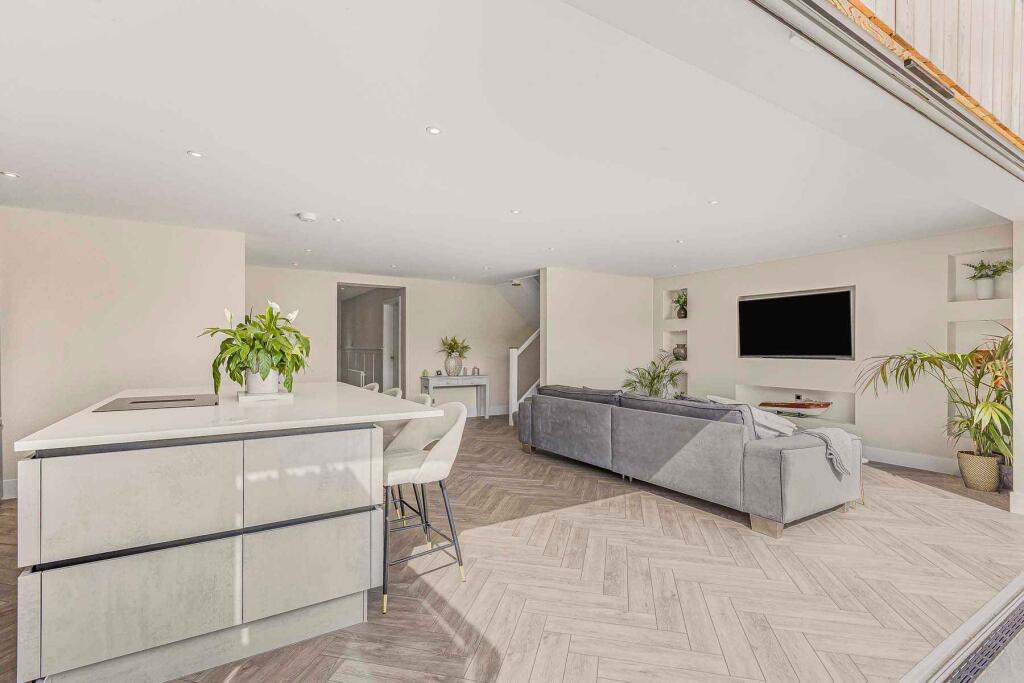 House in South Oxfordshire, Warborough - More