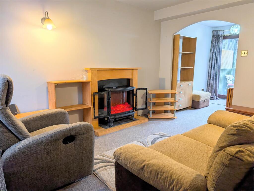 18 The Ridings, Bicton Heath, Shrewsbury, SY3 5ES photo 2