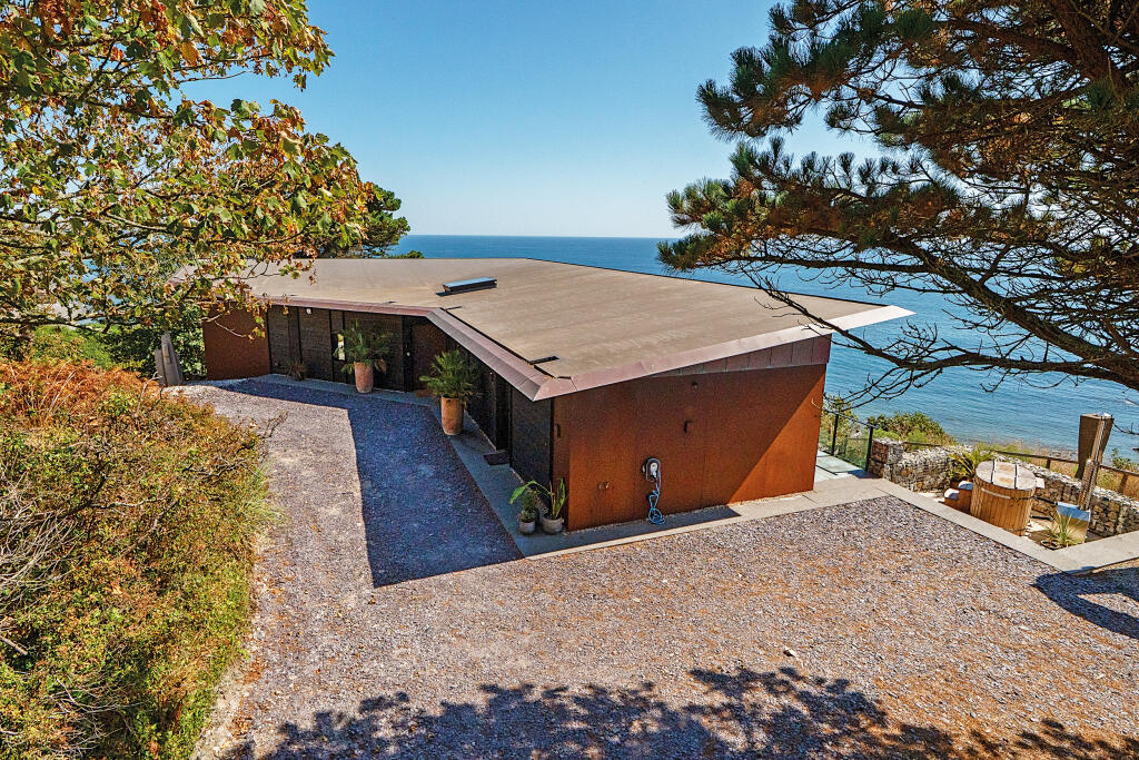 House in Plymouth - View 4