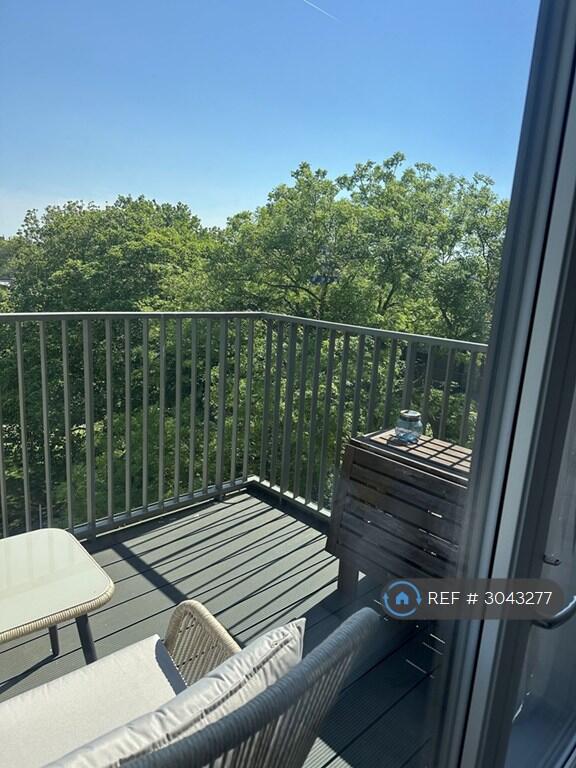 Apartment in London - View 5