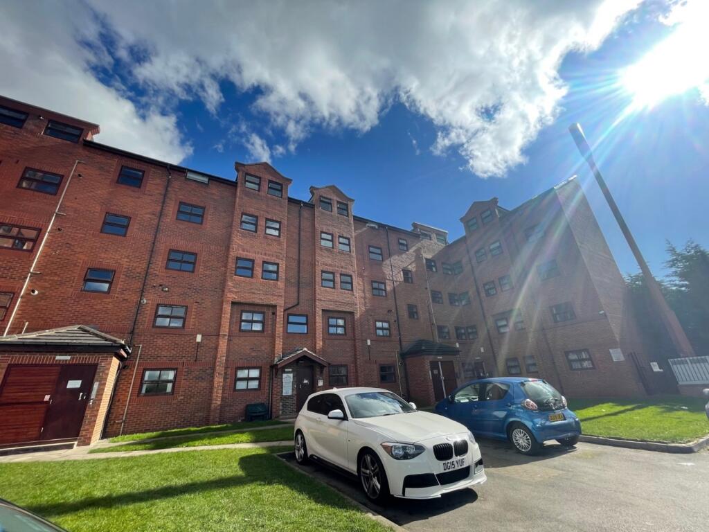 4-bed flat on Kelso Heights, Belle Vue Road, Leeds, LS3, £150,000