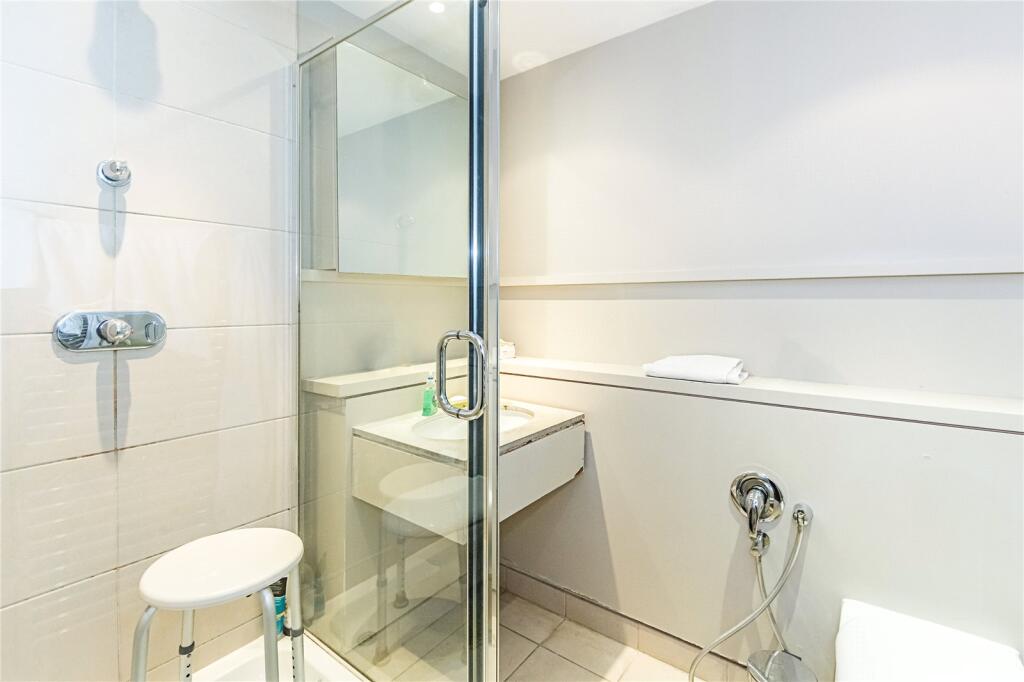 Apartment in London, City of Westminster - More