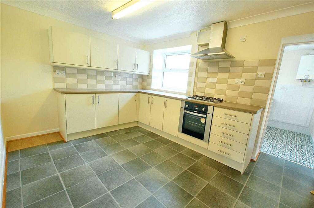 5 Milton Terrace, Pembroke Dock photo 4