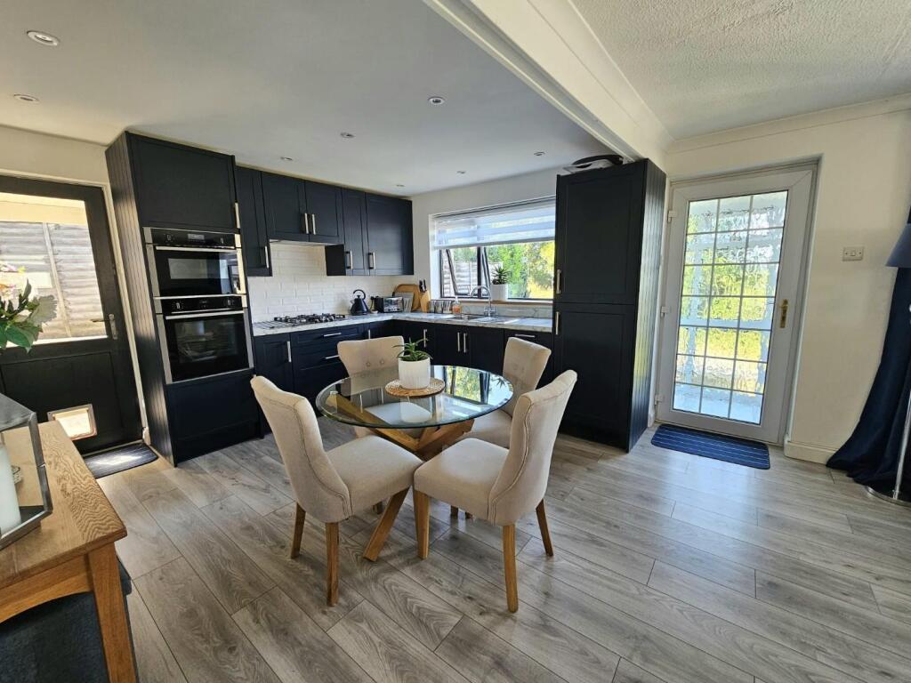 House in Stroud, Cam - View 3