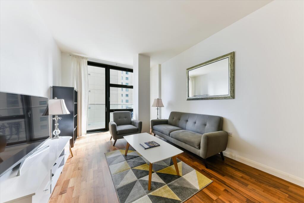 Main image of property: Discovery Dock Apartments West, South Quay Square, London, E14