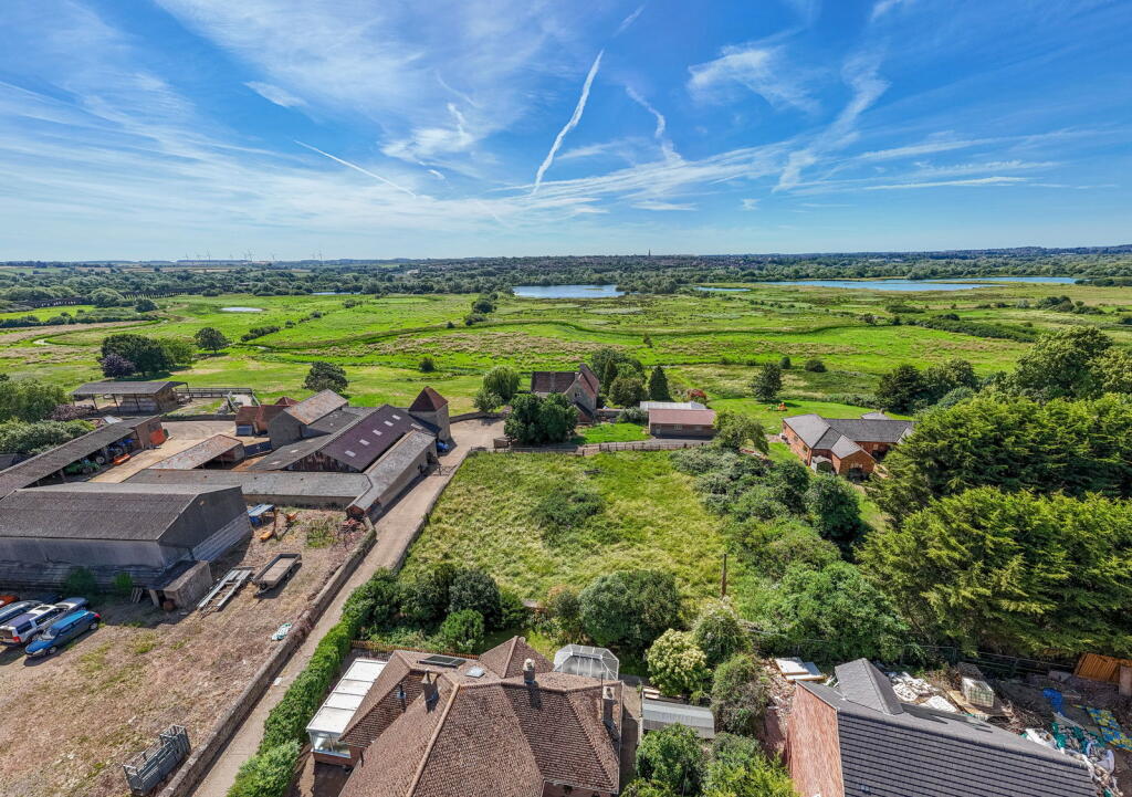 House in Irthlingborough, Crow Hill - View 2