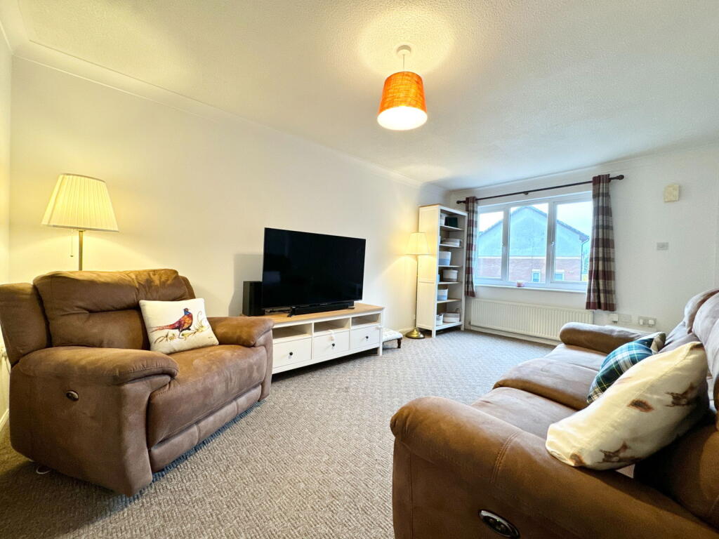 8, Walker Drive, Dennyloanhead, Bonnybridge, FK4 1RW photo 2