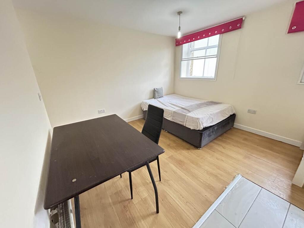 Apartment in Bradford, Wapping, Barkerend - View 4