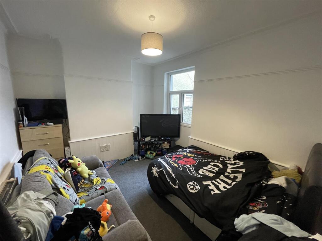 House in Wirral, Liverpool City Region - View 3