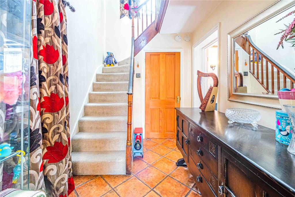 House in Hemel Hempstead - More