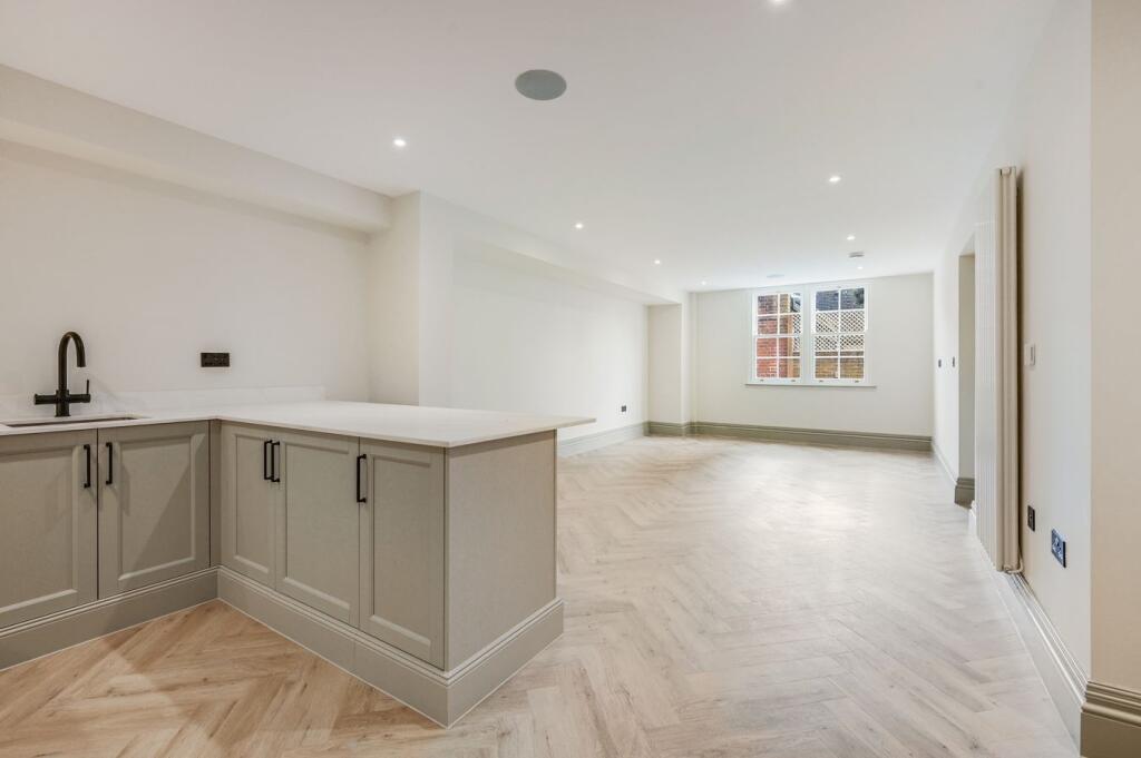 Apartment in Basildon, Billericay - View 4