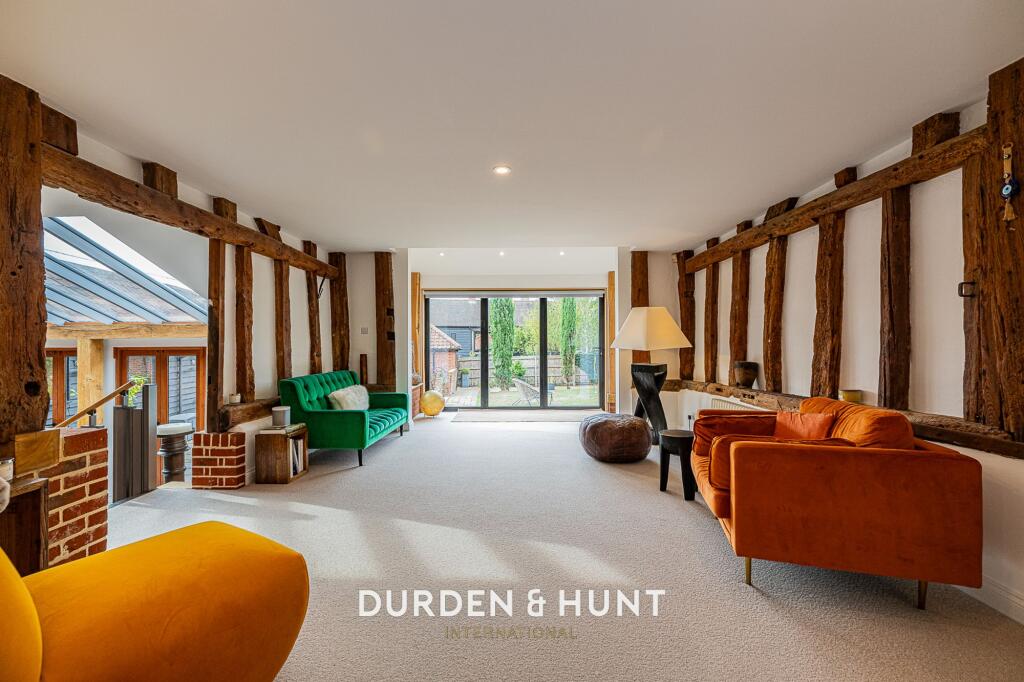 House in Epping Forest, Abbess, Beauchamp and Berners Roding - View 4