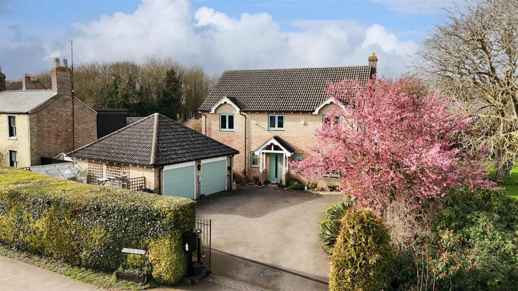 Main image of property: The Bank, Somersham