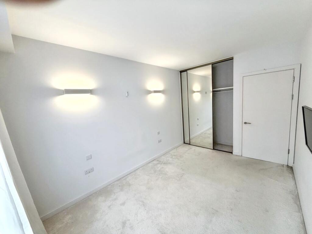 Apartment in Reading - View 5