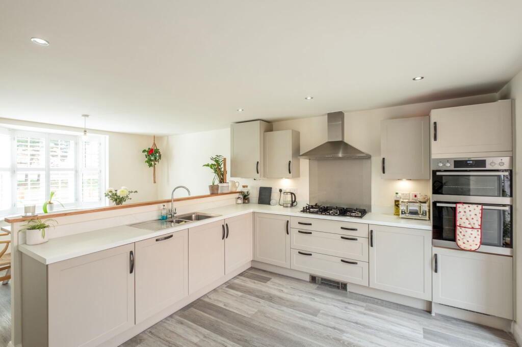 Anning Crescent, East Leake photo 3