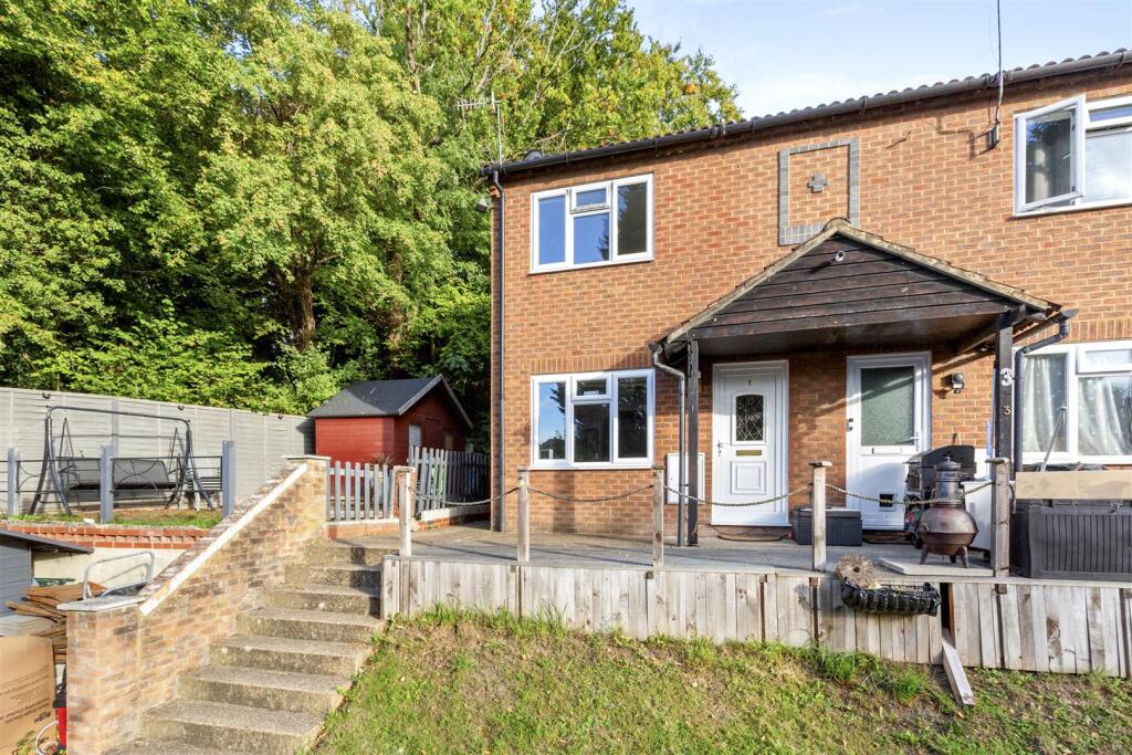 Main image of property: WESTFIELD WALK, HIGH WYCOMBE (PRIVATE GARDEN)