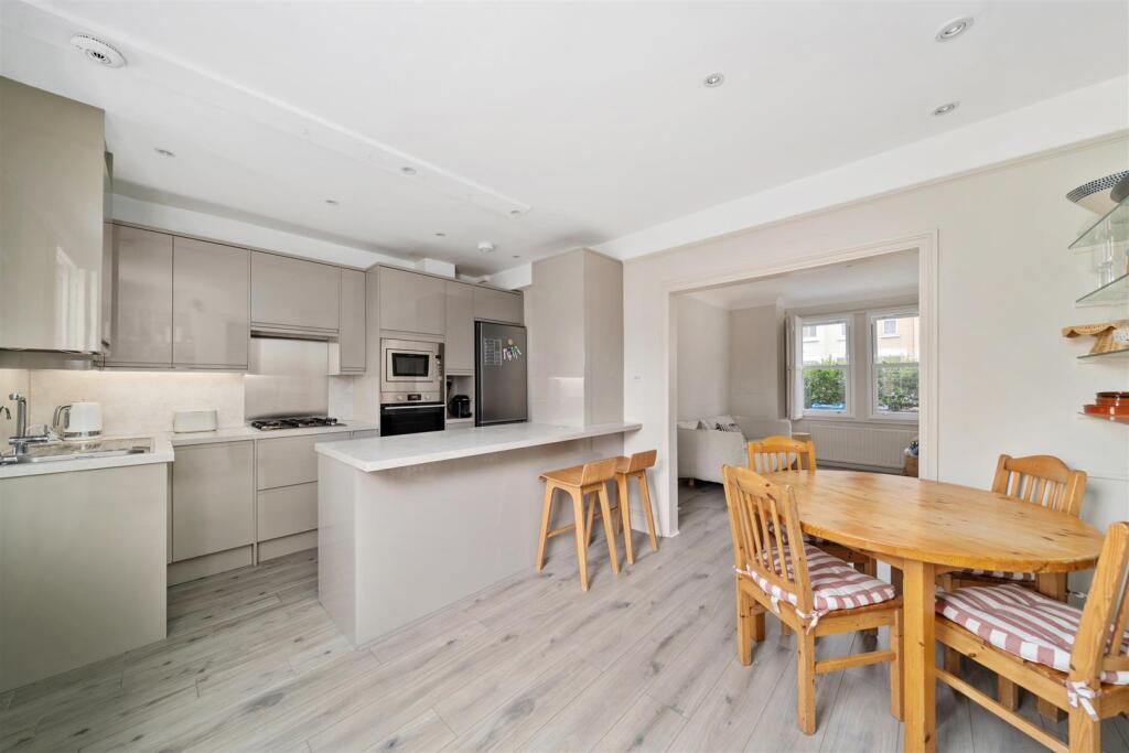 House in London, The Apostles, Raynes Park - More