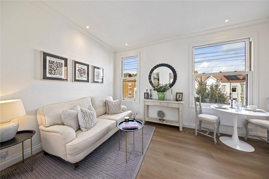 2-bed flat on St. Leonards Road, East Sheen, SW14, £375,000