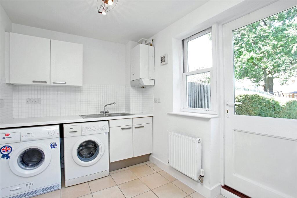 House in Windsor - View 5