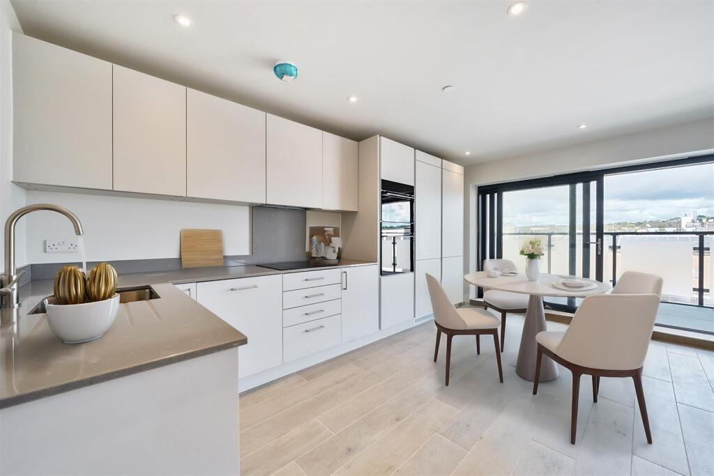 Apartment in Truro - View 4
