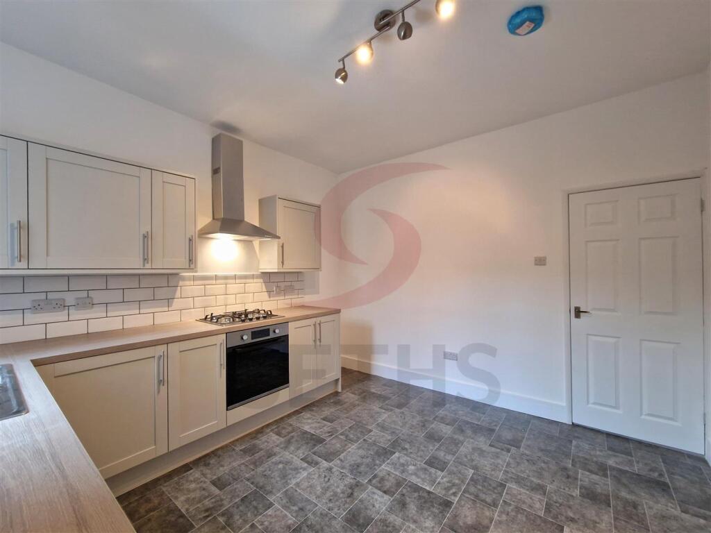 House in Leicester, West End - More