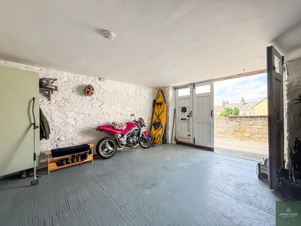 House in Truro - View 3