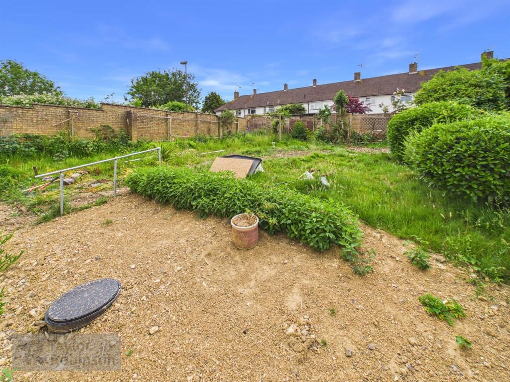Fisher Close, Southgate, Crawley photo 2