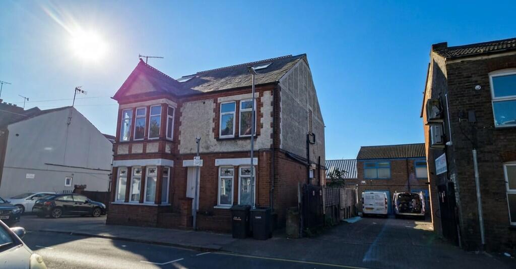 Main image of property: Reginald Street, Luton, LU2 7QZ