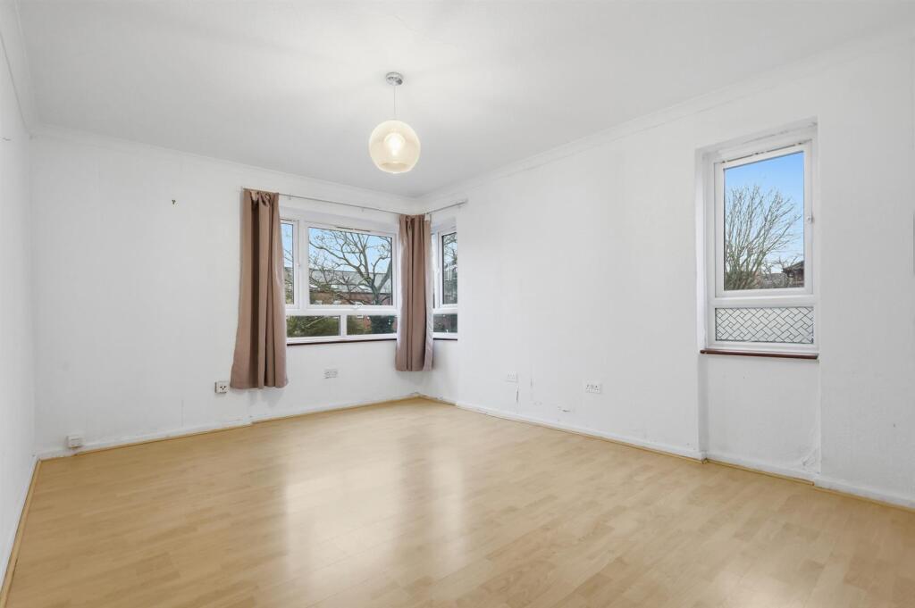 Main image of property: Fortis Green, N2 9ER