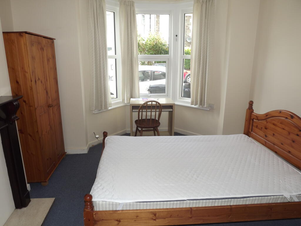 6 bedroom house for rent