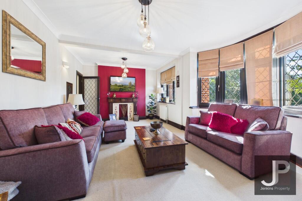 Honeypot Lane, Brentwood photo 3
