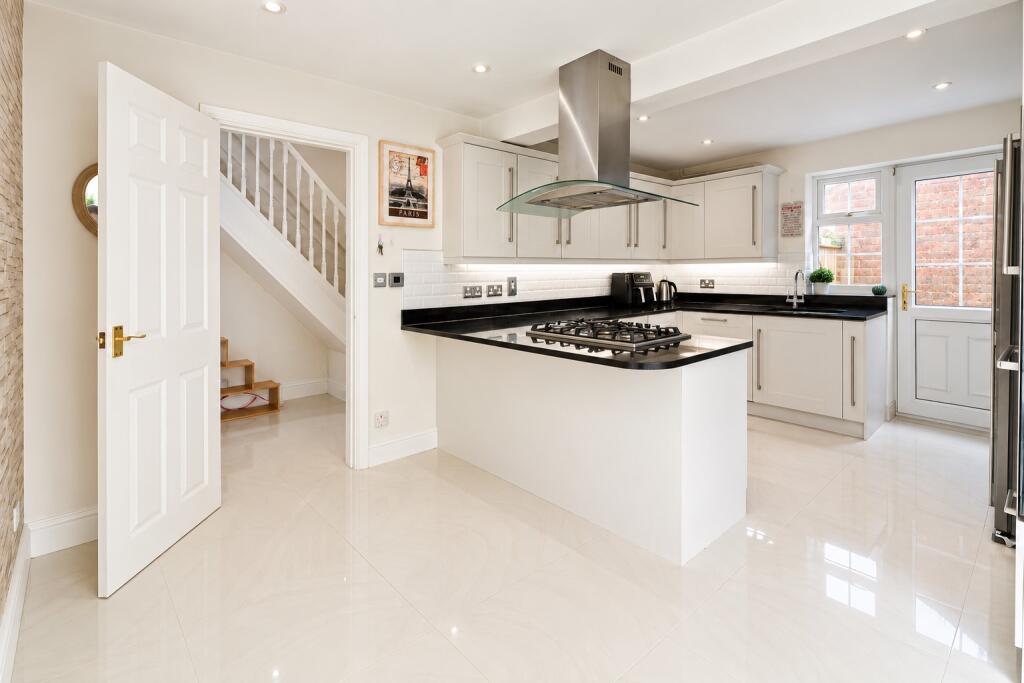 House in Luton - View 4