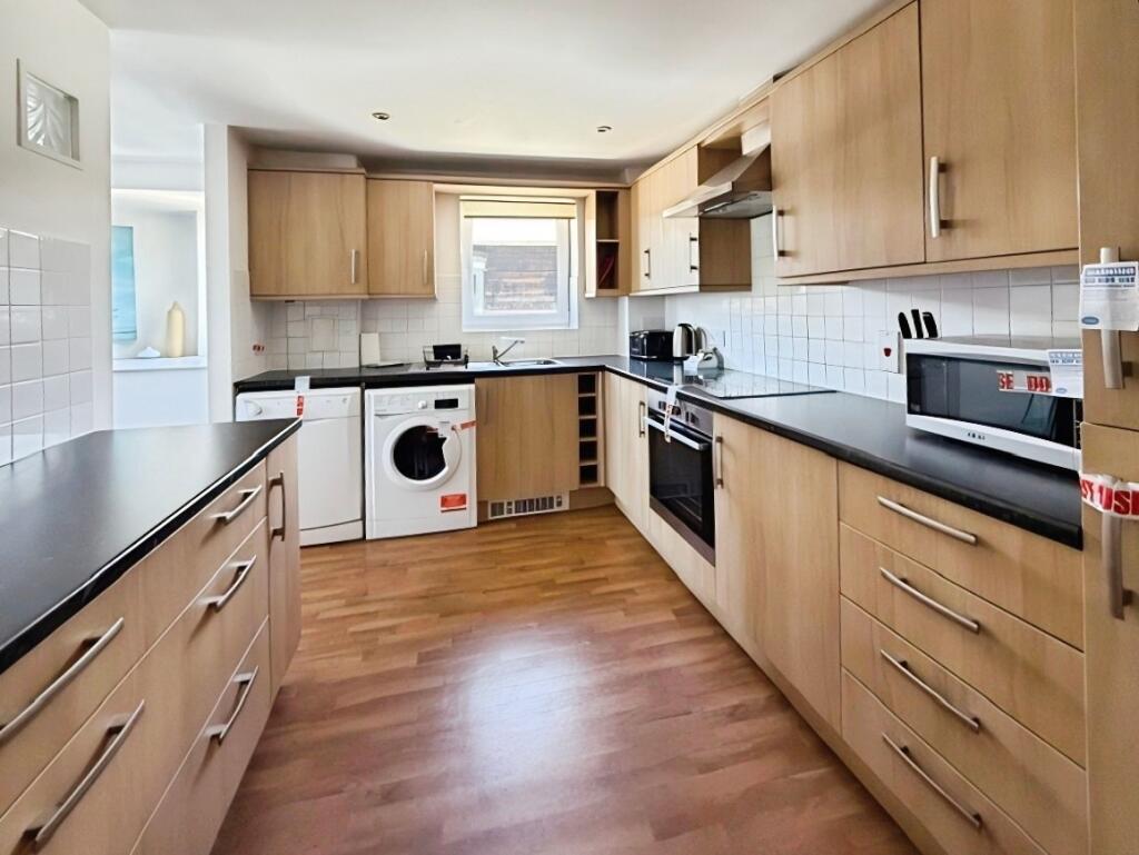 Apartment in Windsor - View 5