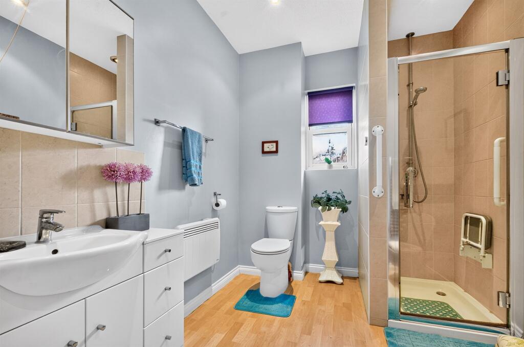 Apartment in St Albans - More