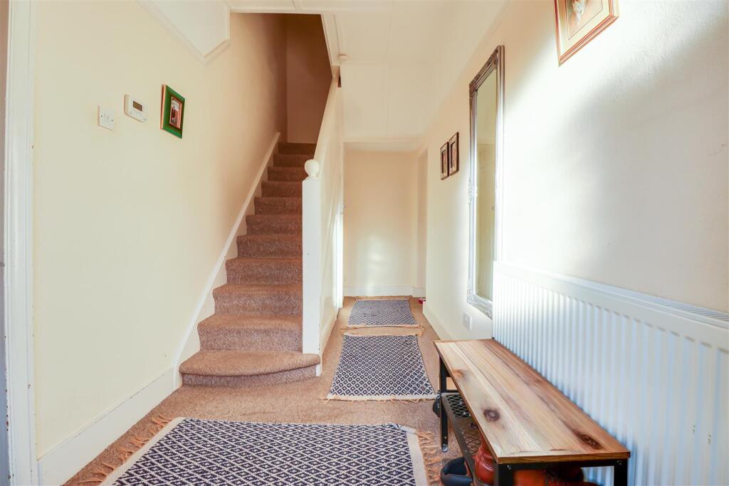 House in Southend-on-Sea, Eastwood - More