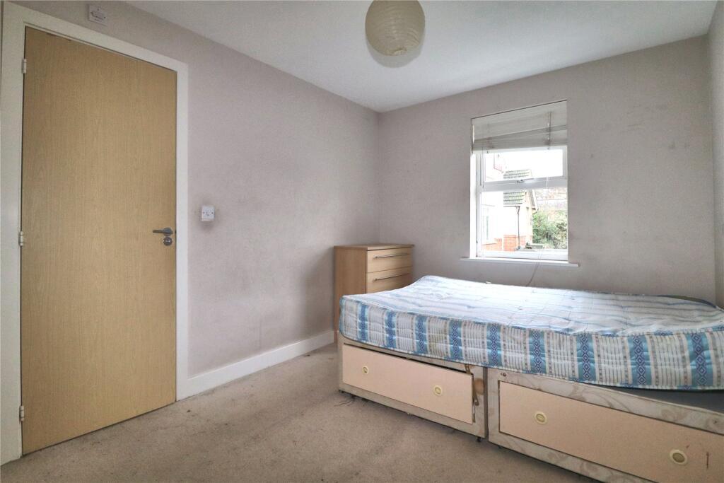 Apartment in Woking, Surrey - View 5