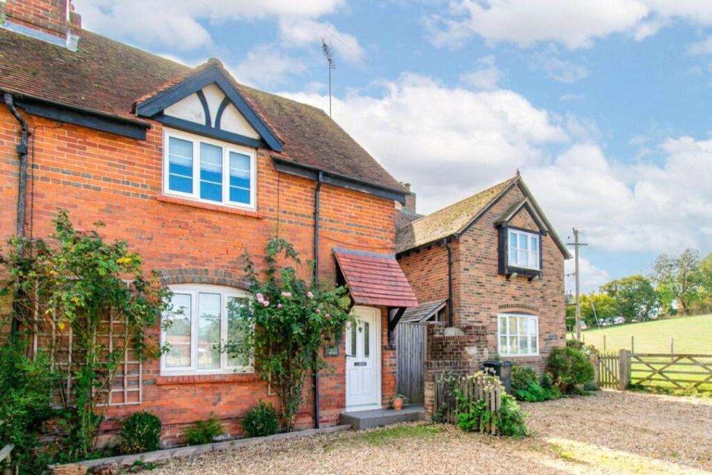 3-bed semi-detached on Churchway, West Ilsley, Newbury, Berkshire, RG20, £550,000