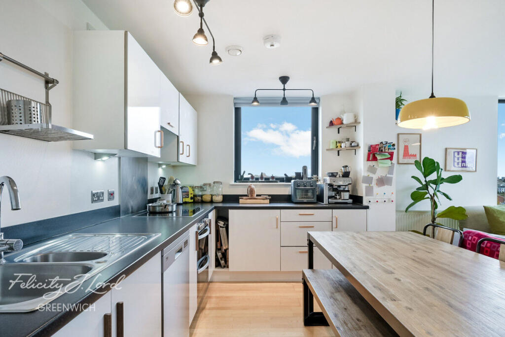 3-bed flat on Parkside Avenue, Greenwich, London SE10, £495,000