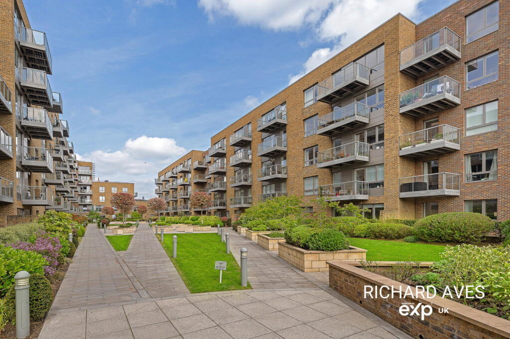 Main image of property: High Street, London, N8 7FB