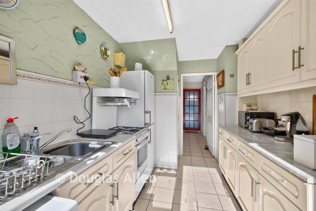 House in Basildon, Essex - View 4