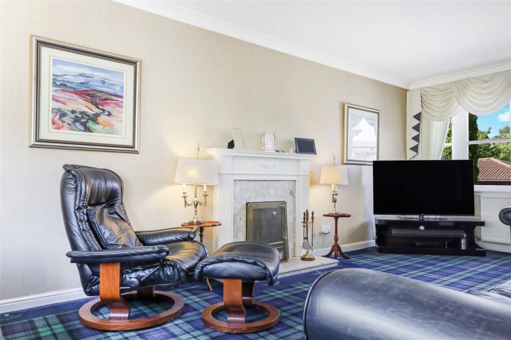 Douglas Avenue, Langbank, PA14 - More