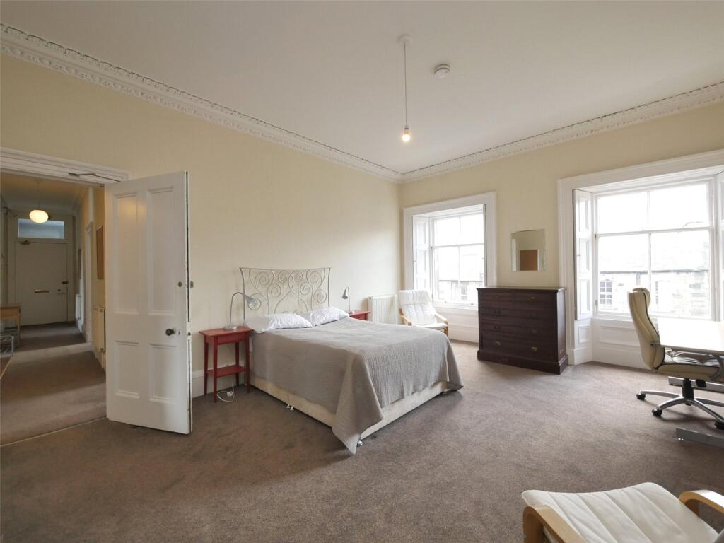 5 bedroom flat for rent
