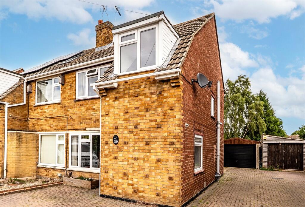 Main image of property: Meadow Way, Didcot, Oxfordshire, OX11
