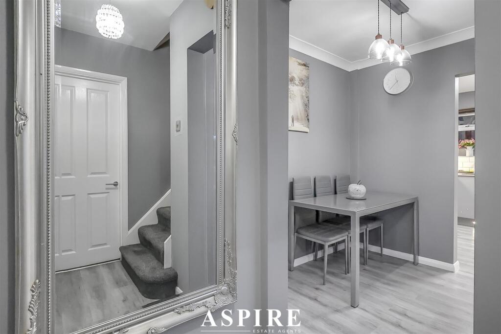 House in Romford - More