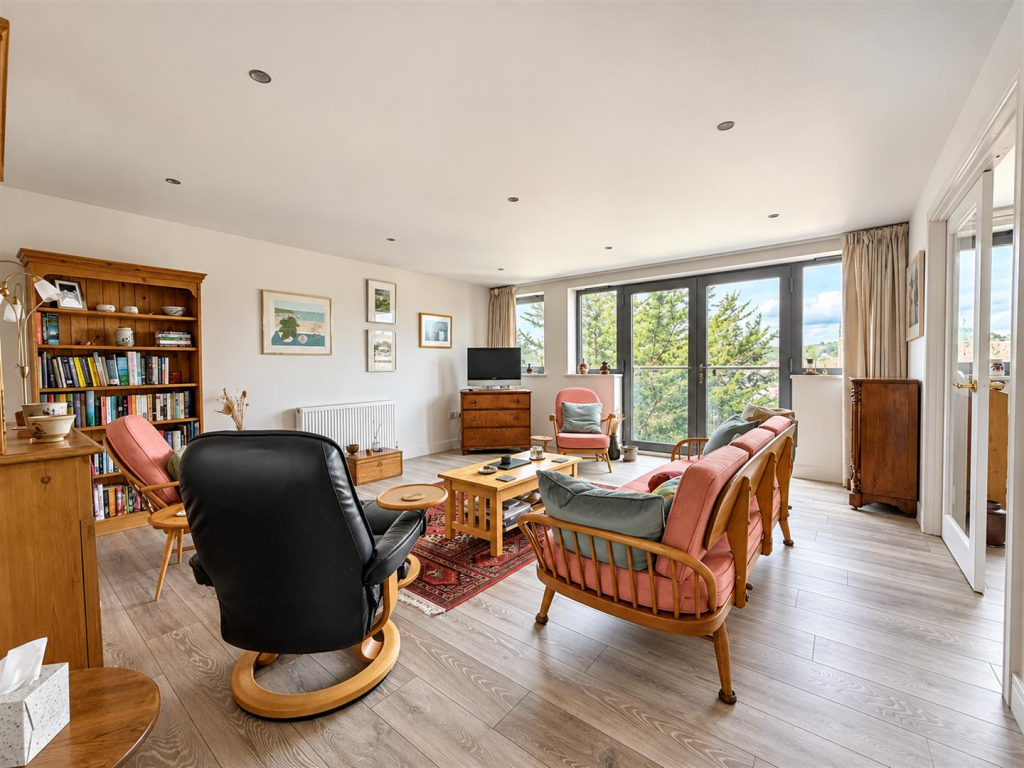 Apartment in Truro - View 4